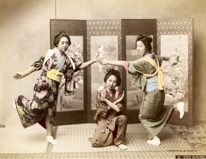 Танец - это минимум мимики и большой смысл, заключенный в костюме и движениях. Танец - это минимум мимики и большой смысл, заключенный в костюме и движениях.