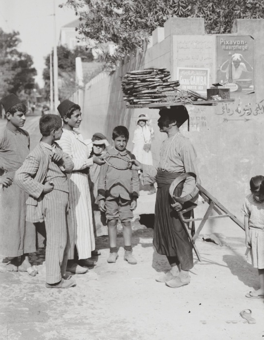 Город особенно славился своими восточными десертами и сладостями. Город особенно славился своими восточными десертами и сладостями.