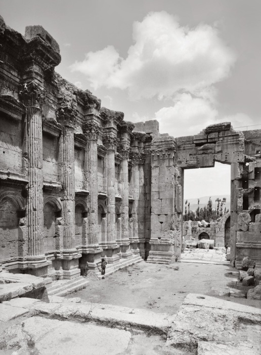 Посвящен Вакху - богу виноделия и сил природы. Посвящен Вакху - богу виноделия и сил природы.