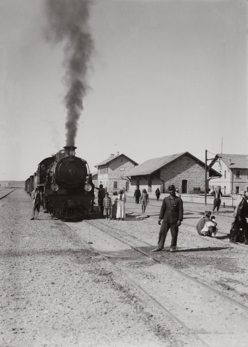 Важный транспортный узел страны располагался на древнем Королевском Пути. Важный транспортный узел страны располагался на древнем Королевском Пути.