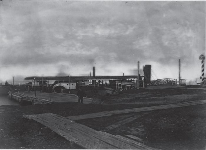 Пристань в Софийске, Ульчского района, Хабаровского края. Россия, 1880 годы.