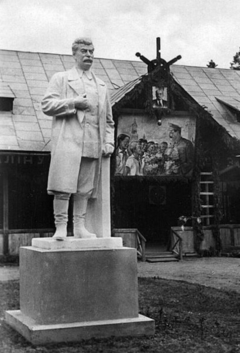 Ещё мирная жизнь. Ещё мирная жизнь.