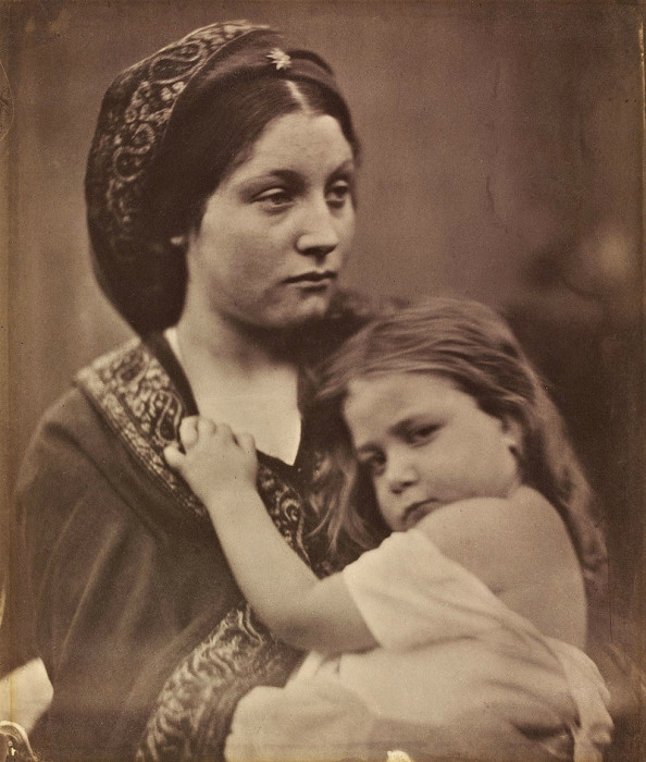 Материнские объятия. Автор: Julia Margaret Cameron. Материнские объятия. Автор: Julia Margaret Cameron.