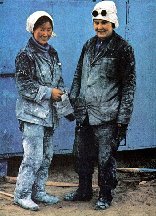 Якутские маляры после работы. Якутские маляры после работы.