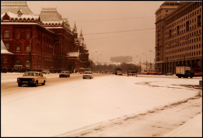 Московский проспект Маркса, названный в честь Карла Маркса. СССР, Москва, 1985 год. Московский проспект Маркса, названный в честь Карла Маркса. СССР, Москва, 1985 год.