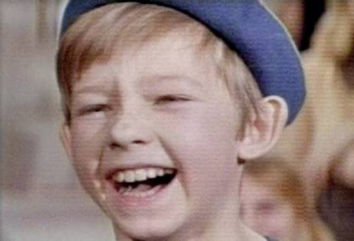 Юный актер в фильме *Желтый чемоданчик*, 1970 | Фото: kino-teatr.ru Юный актер в фильме *Желтый чемоданчик*, 1970 | Фото: kino-teatr.ru