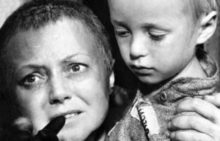 Людмила Касаткина с маленьким сыном. / Фото: randomfilms.ru Людмила Касаткина с маленьким сыном. / Фото: randomfilms.ru