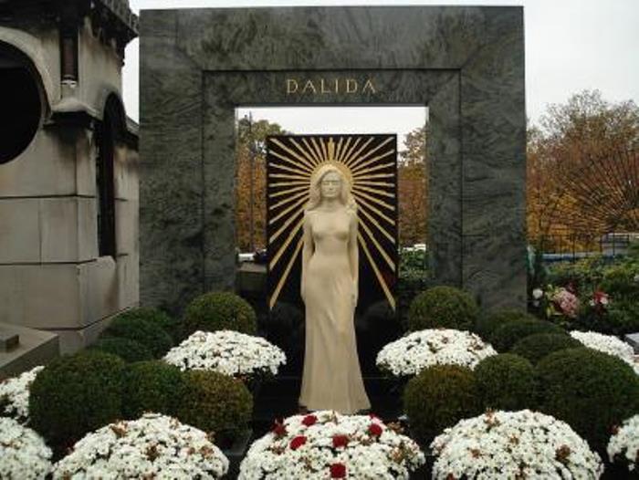 Могила Далиды в Париже | Фото: biography-life.ru Могила Далиды в Париже | Фото: biography-life.ru