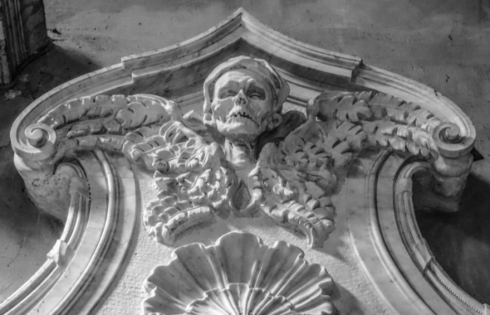 Церковь Санта-Мария-дель-Пополо. Могила принцессы Марии Элеоноры Бонкомпаньи Людовиси, умершей в 1745 году. | Фото: atlasobscura.com. Церковь Санта-Мария-дель-Пополо. Могила принцессы Марии Элеоноры Бонкомпаньи Людовиси, умершей в 1745 году. | Фото: atlasobscura.com.