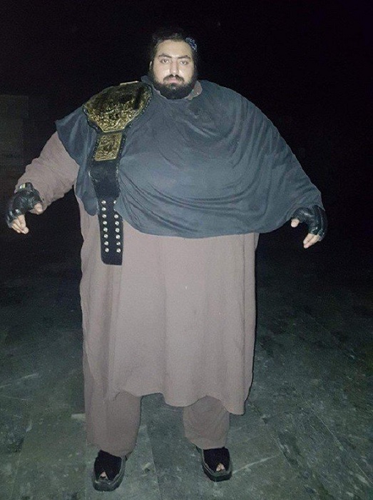 Человек ростом 190 см и весом 436 кг. | Фото: odditycentral.com. Человек ростом 190 см и весом 436 кг. | Фото: odditycentral.com.