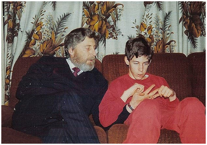 Мартин со своим отцом Родни. К этому времени Мартин уже не реагирует ни на какие внешние раздражители.