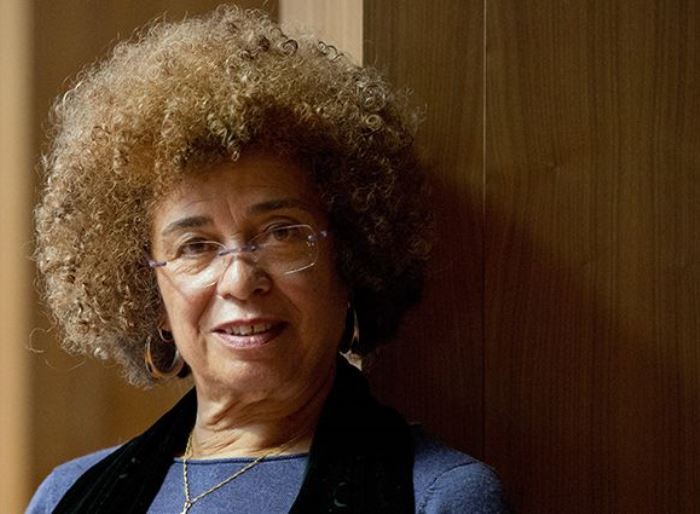 Сейчас Анджела Дэвис – правозащитница и борец за права заключенных | Фото: aif.ru