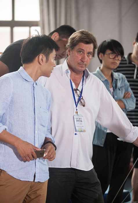 Справа - австралийский кинематографист Филипп Ран Справа - австралийский кинематографист Филипп Ран