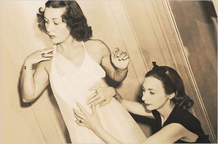 Валентина работает с Гретой Гарбо | Фото: izbrannoe.com Валентина работает с Гретой Гарбо | Фото: izbrannoe.com