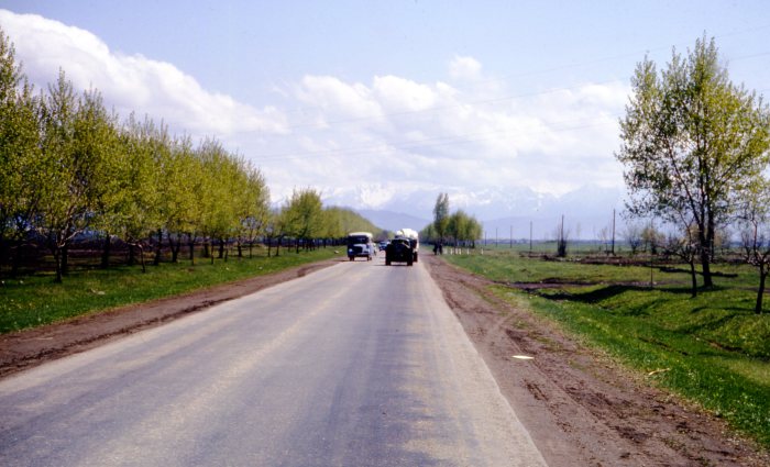 Трасса, ведущая в горные районы Грузии. Трасса, ведущая в горные районы Грузии.