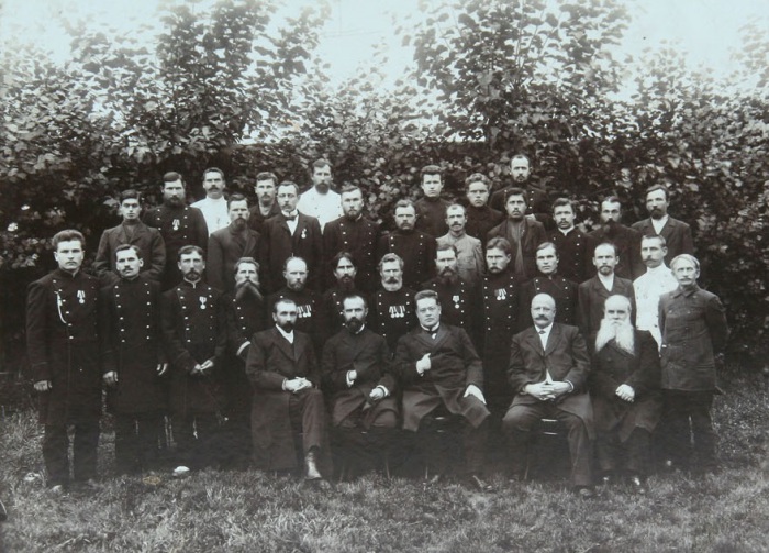 Группа солдат и офицеров военного училища в Москве. Группа солдат и офицеров военного училища в Москве.