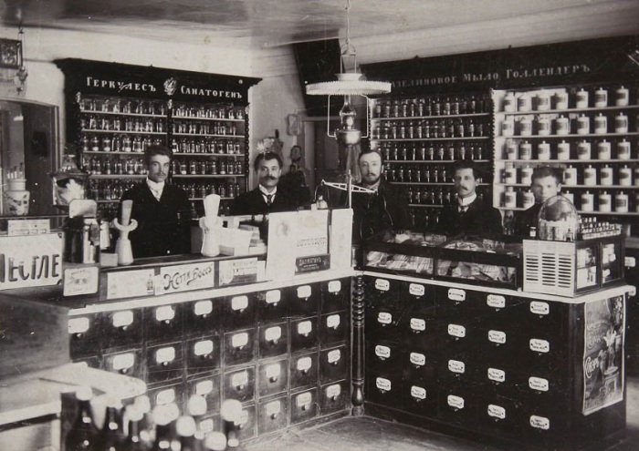 Провизоры Корчевской аптека в центре Москвы. Провизоры Корчевской аптека в центре Москвы.