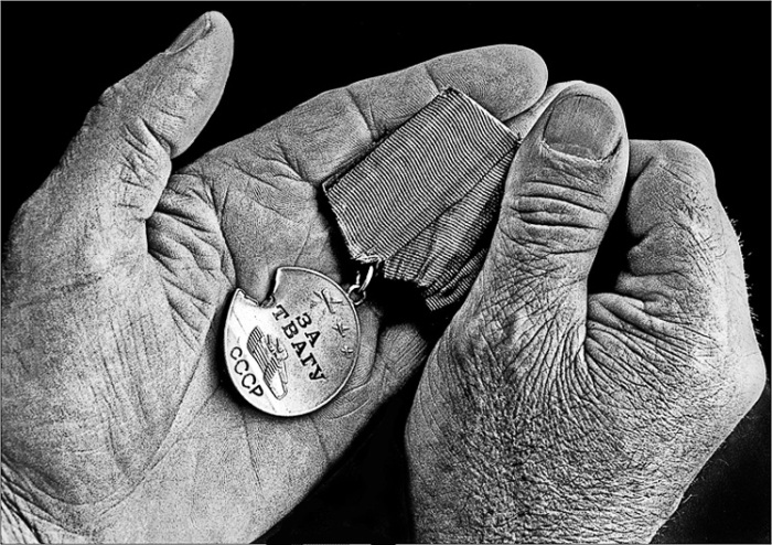 Медаль за отвагу, спасшая своему владельцу жизнь. 