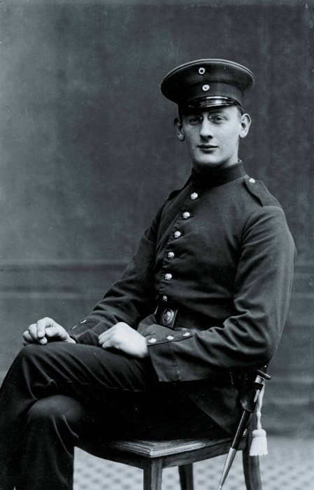 Портретный снимок Отто Розельта в 1916 году. Портретный снимок Отто Розельта в 1916 году.