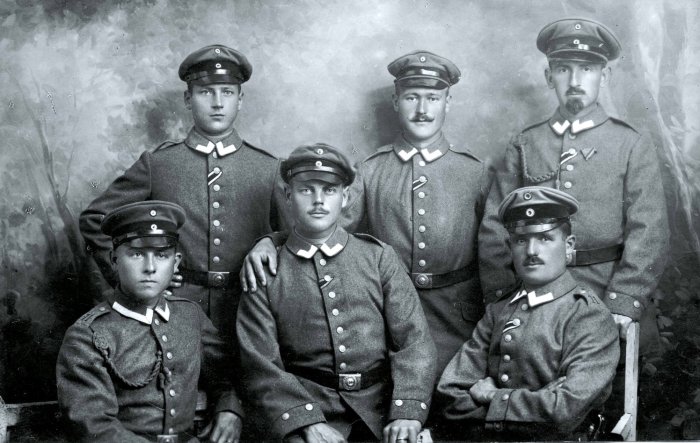 Группа офицеров 11 саперного батальона. Группа офицеров 11 саперного батальона.