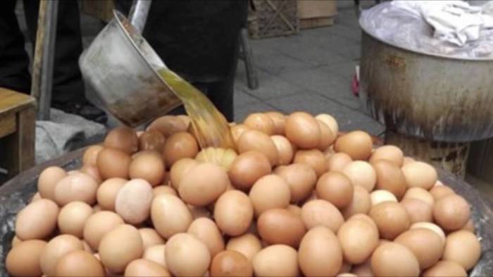 Яйца, сваренные в детской моче. Яйца, сваренные в детской моче.