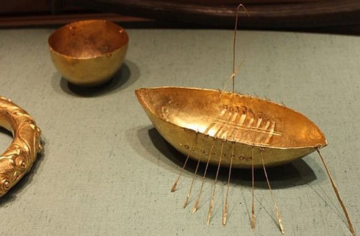 Подношение богу моря Мананнану. Подношение богу моря Мананнану.