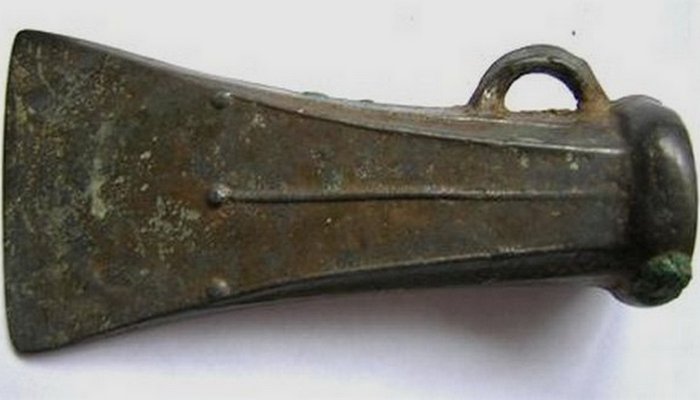 Ритуальное топорище. Ритуальное топорище.