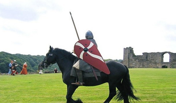 Средневековые рыцари - не всегда джентельмены. Средневековые рыцари - не всегда джентельмены.