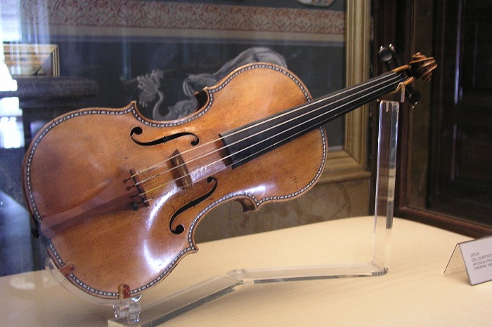 Древнеримский стеклянный стакан. | Фото: en.wikipedia.org. Древнеримский стеклянный стакан. | Фото: en.wikipedia.org.