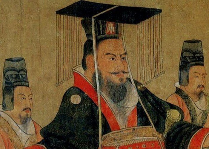 Муляжи воинов уничтожили барикады. Муляжи воинов уничтожили барикады.