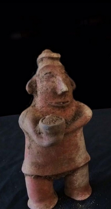 Ритуальная статуэтка из гробницы в Колиме. Ритуальная статуэтка из гробницы в Колиме.