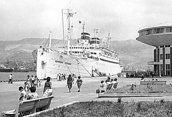 *Адмирал Нахимов* в Новороссийске, 1981 | Фото: etoretro.ru