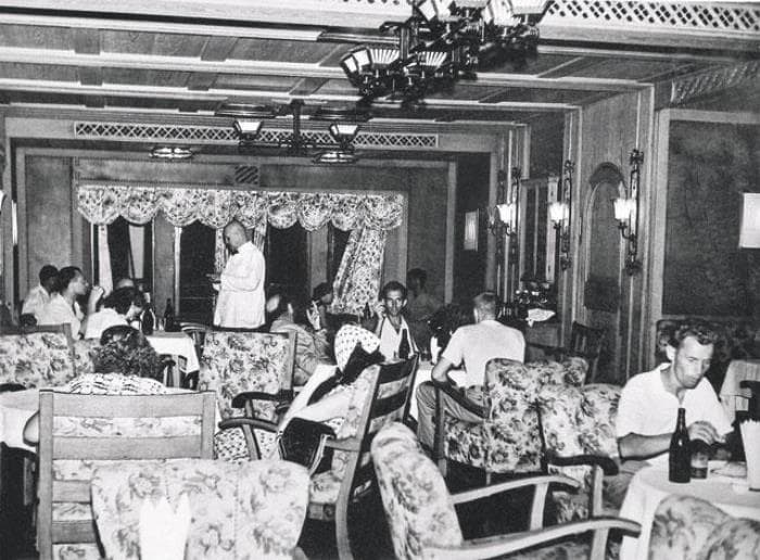 Ресторан на теплоходе *Адмирал Нахимов* | Фото: admiralnakhimov.ru