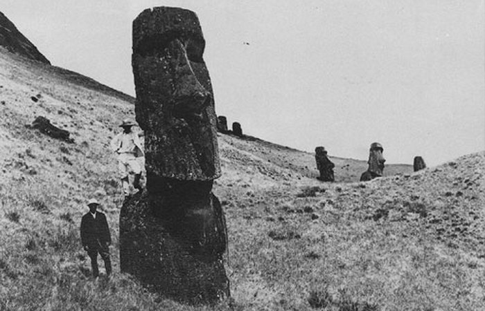 Моаи, 1880 год. Моаи, 1880 год.