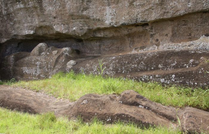 Незавершенный моаи. Незавершенный моаи.