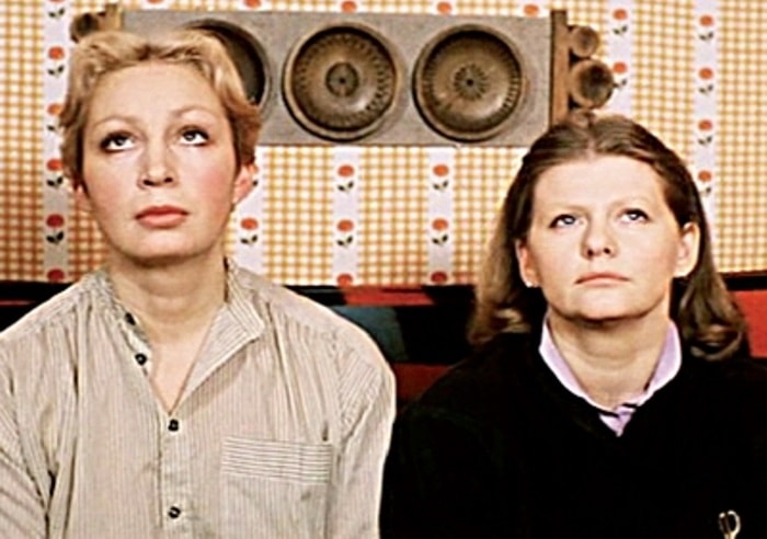 Татьяна Васильева в фильме *Самая обаятельная и привлекательная*, 1985 | Фото: tvc.ru Татьяна Васильева в фильме *Самая обаятельная и привлекательная*, 1985 | Фото: tvc.ru