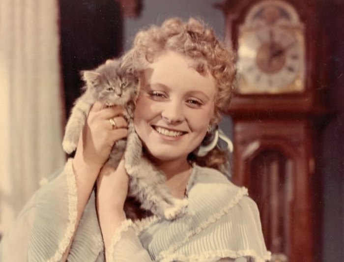 Алла Ларионова в фильме *Анна на шее*, 1954 | Фото: kino-teatr.ru Алла Ларионова в фильме *Анна на шее*, 1954 | Фото: kino-teatr.ru