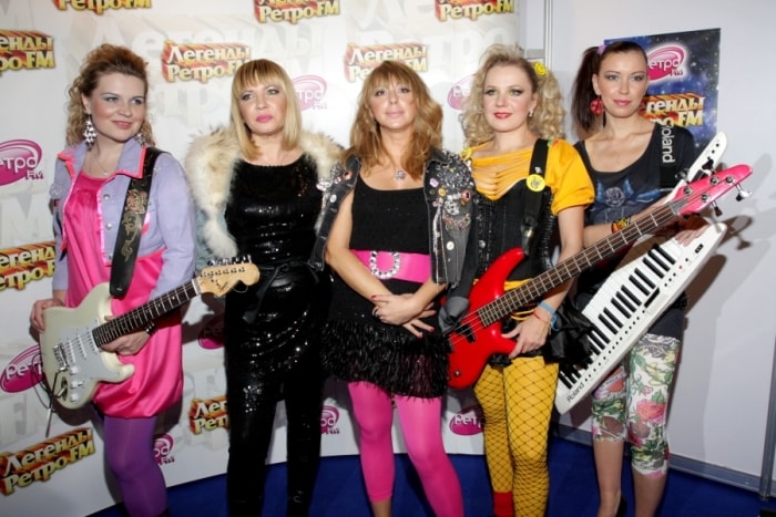 Алена Апина и группа *Комбинация*, 2009 | Фото: muzuz.ru Алена Апина и группа *Комбинация*, 2009 | Фото: muzuz.ru