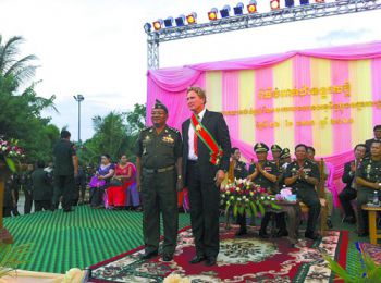 Биолог Николай Дорошенко и генерал-лейтенант Хун Манет, сын премьер-министра Камбоджи Хун Сена