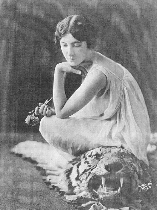 Audrey Munson - известная натурщица начала ХХ века. | Фото: 2.ssl.cf1.rackcdn.com. Audrey Munson - известная натурщица начала ХХ века. | Фото: 2.ssl.cf1.rackcdn.com.