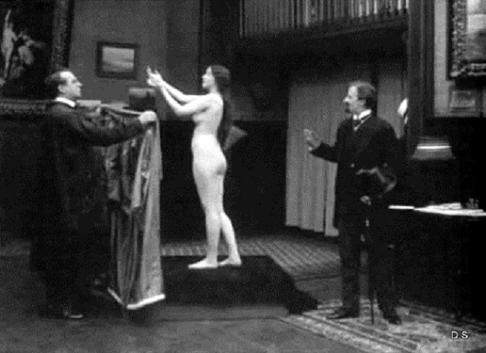 Кадр из к/ф «Вдохновение» (1916). | Фото: thevintagenews.com. Кадр из к/ф «Вдохновение» (1916). | Фото: thevintagenews.com.