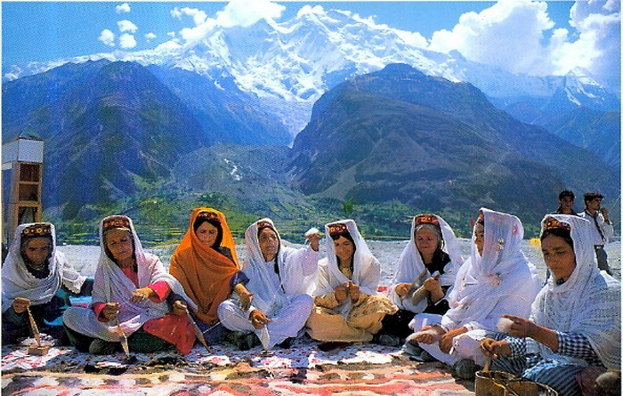 Представители народности хунзакуты. Фото: interesnoznat.com Представители народности хунзакуты. Фото: interesnoznat.com