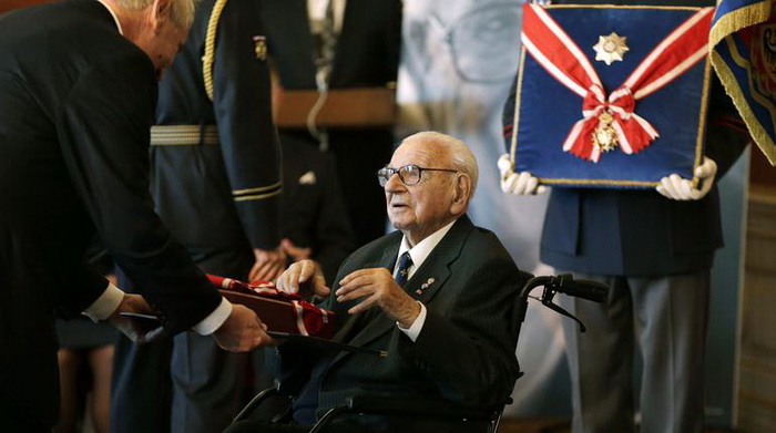 Николас Уинтон на вручении государственной награды Николас Уинтон на вручении государственной награды