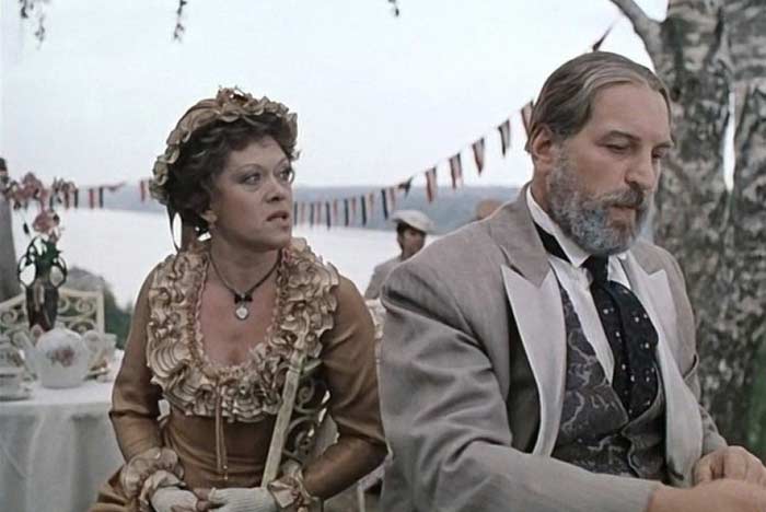 Алексей Петренко. Кадр из х/ф *Жестокий романс* Фото: stuki-druki.com Алексей Петренко. Кадр из х/ф *Жестокий романс* Фото: stuki-druki.com