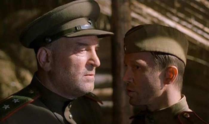 Алексей Петренко. Кадр из х/ф *В августе 44-го...* Фото: stuki-druki.com Алексей Петренко. Кадр из х/ф *В августе 44-го...* Фото: stuki-druki.com