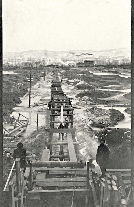 Прокладка водопроводных труб через протоку. 