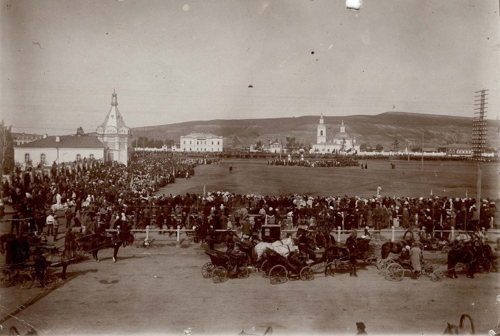 Молебен по поводу победы русской армии в Галицийской битве. Россия, Красноярск, 1914 год. Молебен по поводу победы русской армии в Галицийской битве. Россия, Красноярск, 1914 год.