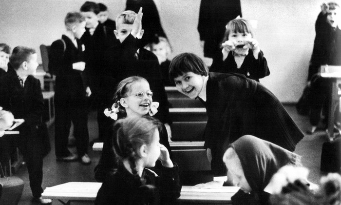 Школьники во время перемены. СССР, Москва. 1970 год. Школьники во время перемены. СССР, Москва. 1970 год.
