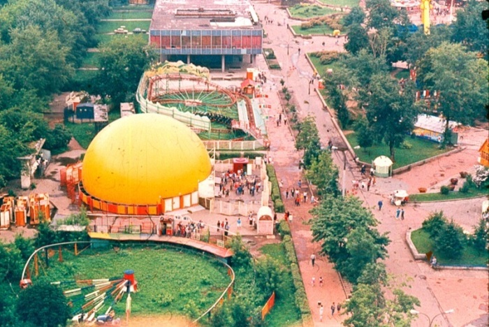 Панорама центрального парка культуры и отдыха имени Горького в Москве.