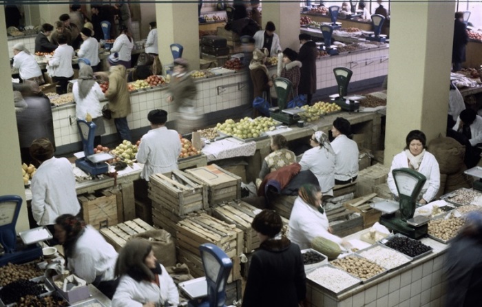 Крытый павильон на Центральном рынке в Москве.